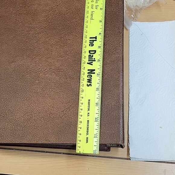 2 large photo albums with self stick/magnetic sleeves - Picture 8 of 14